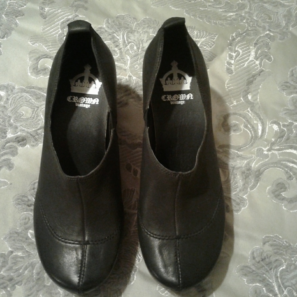 Crown vintage shoes